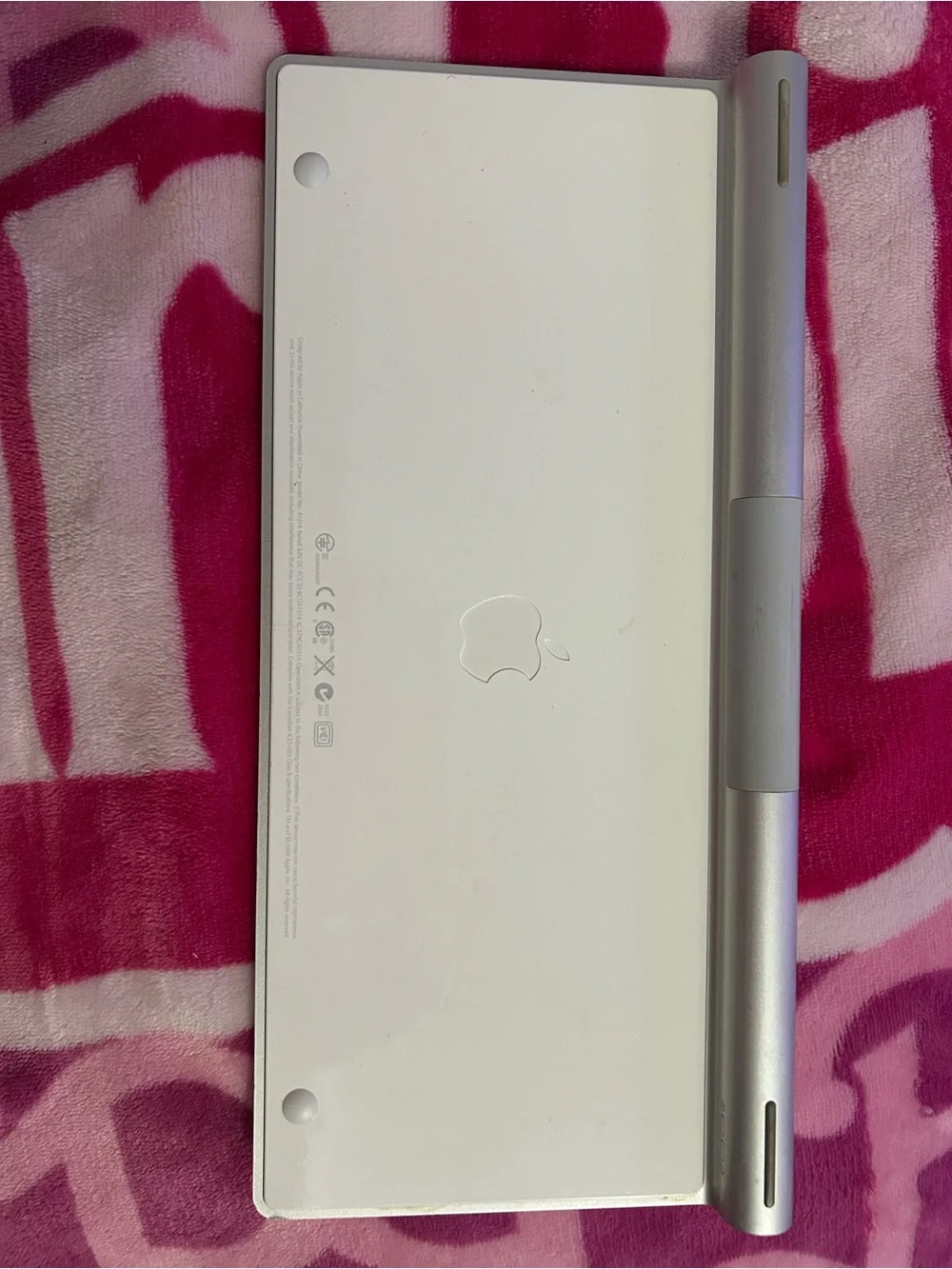 Apple Compact Wireless Keyboard in White and Silver